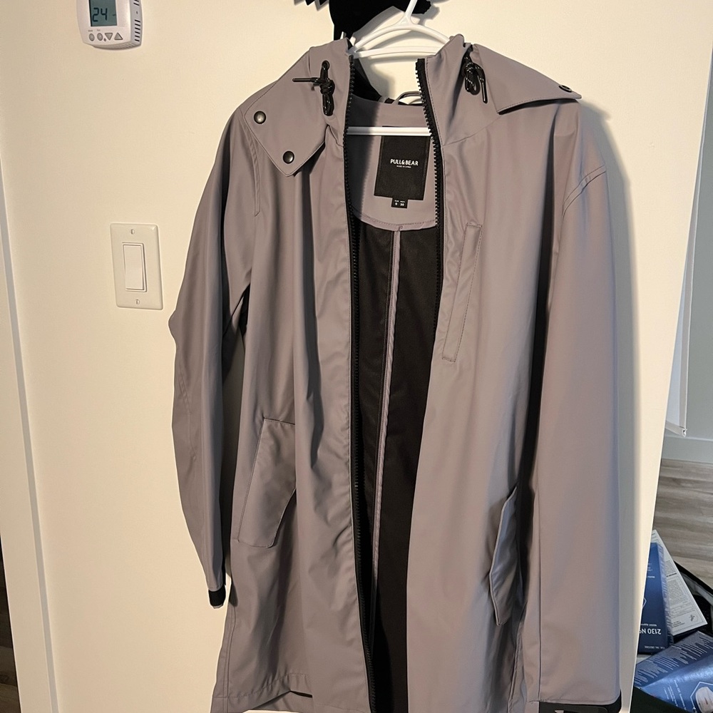 Pull&bear. Waterproof jacket in light grey.